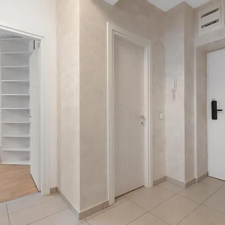 Апартаменти Bnr - 2 Camere, Free Private Parking, Self Check-in